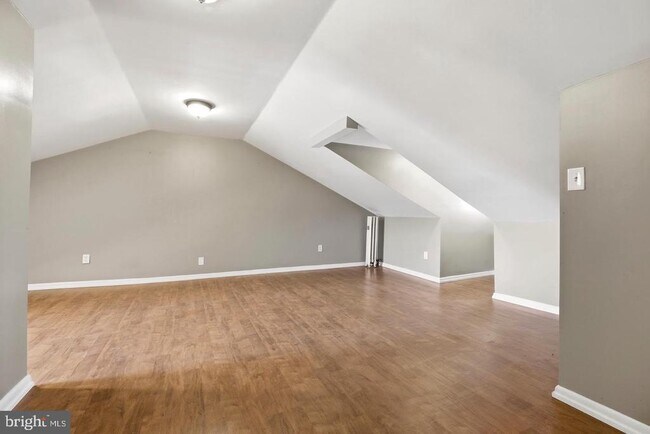 Foto del edificio - 523 N Charles St