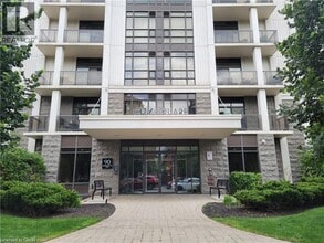 Building Photo - 90 Charlton Ave W