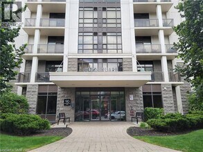 Building Photo - 90 Charlton Ave W