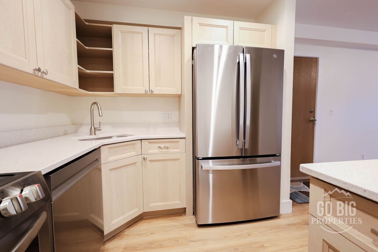 Foto principal - Fully Renovated Condo