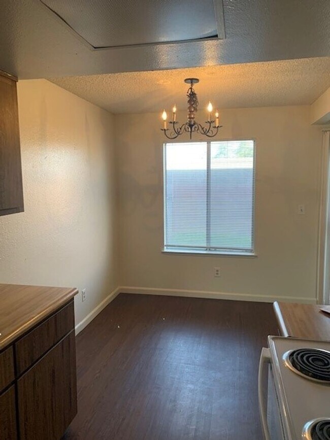 Building Photo - 7758-7760 Pompei Court