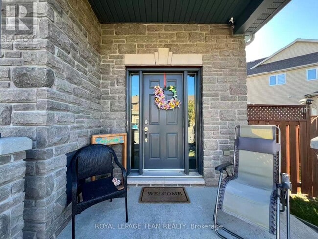 Photo du bâtiment - 1097 Northgraves Crescent