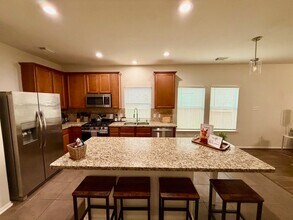 Building Photo - 142 E Spindle Tree Cir