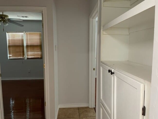 Building Photo - Updated in Fairview Addn Near Grand  2/1 with Garage