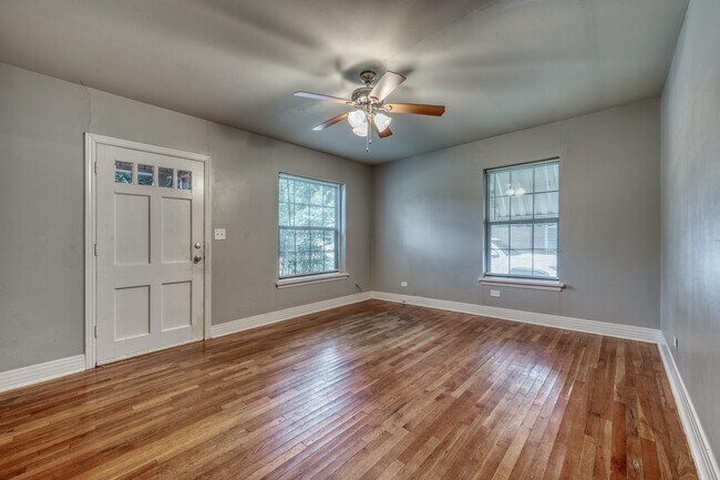 Foto del edificio - 416 E 8th St