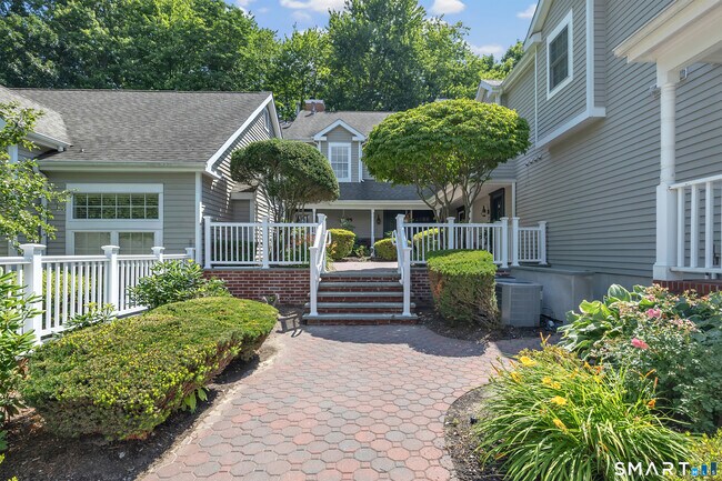 Foto del edificio - 259 Mayfield Dr