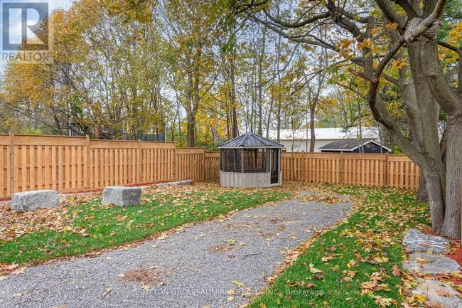 Building Photo - 274 King St E