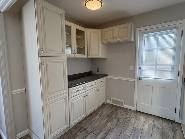 Building Photo - 989 Keystone Dr