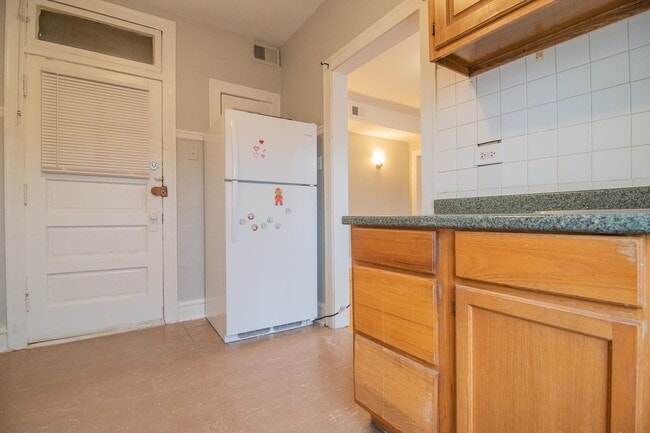 Building Photo - 6509 N Hoyne Ave