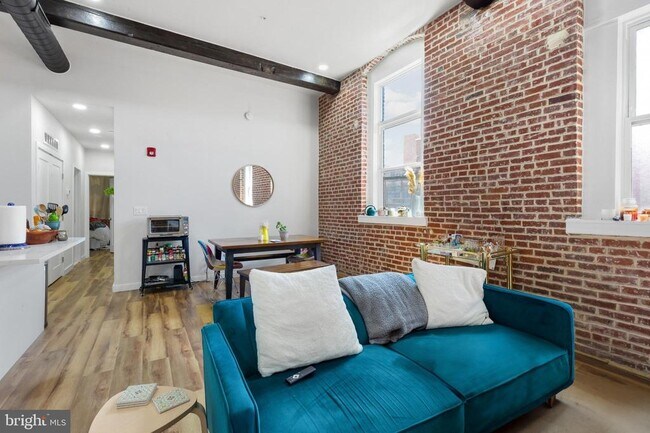 Building Photo - 2045 Trenton Ave