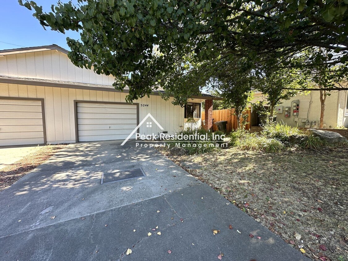 Foto del edificio - A Nice Fair Oaks 2bd/2ba Duplex with Garag...