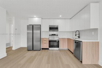 Building Photo - 1611 NE 50th Ct
