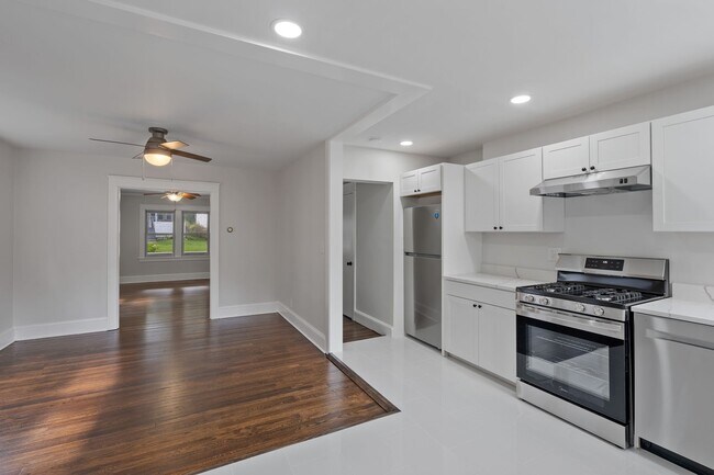 Building Photo - 114 Linderman Ave