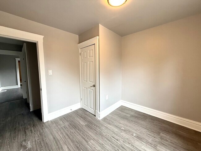 Photo du bâtiment - Unit 2-109 Blake Street Hamilton Ontario L8M2S7