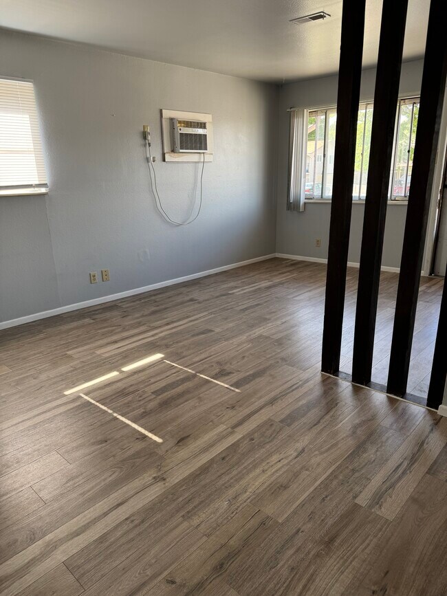 Foto del edificio - 3924 Devonshire Ln