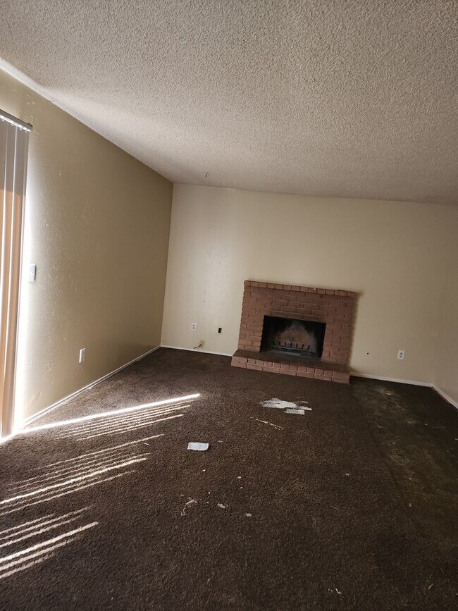 Foto del edificio - 3 Bedroom 2 Bathroom home near Rumble Rd/C...