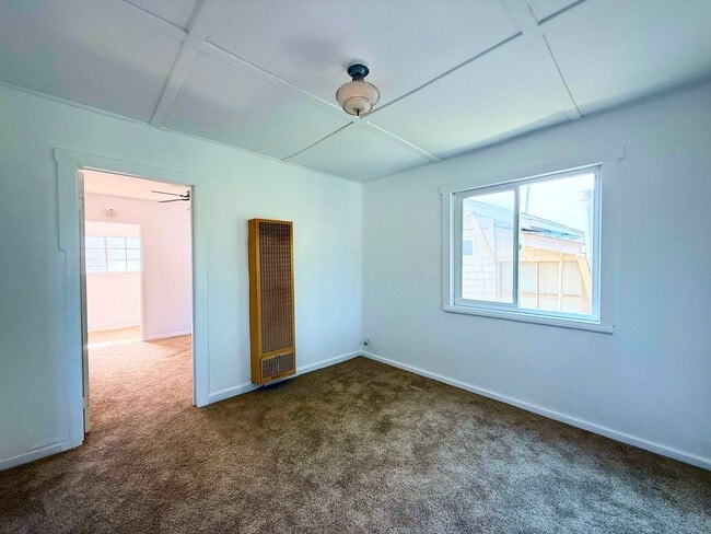 Building Photo - Welcome to your beautiful beach cottage, perfectly situated in Ocean Beach!