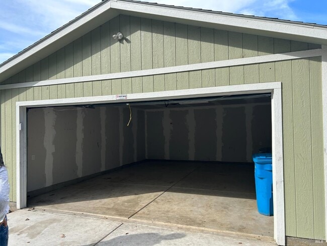 Building Photo - 6297 Pleasants Valley Rd