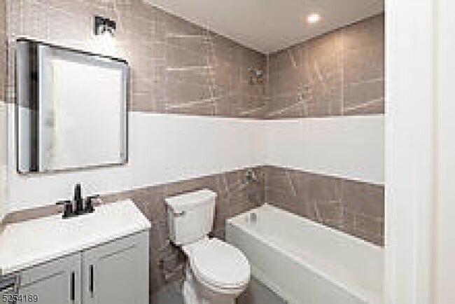 Foto del edificio - 125 Broughton Ave