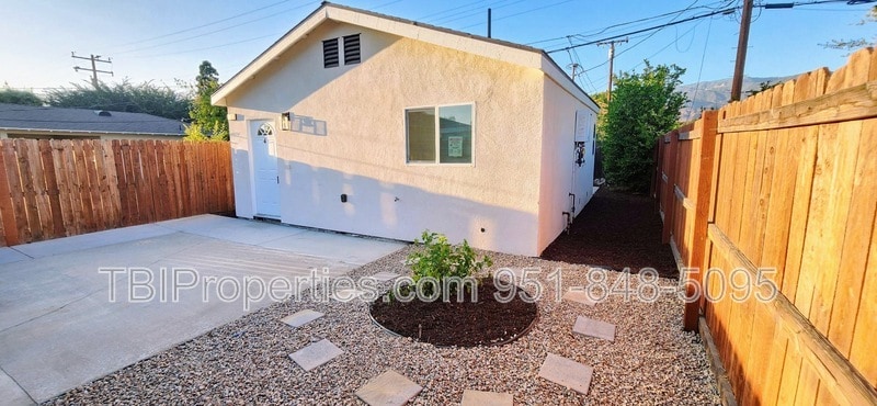 Photo - 156 E Marshall Blvd #2