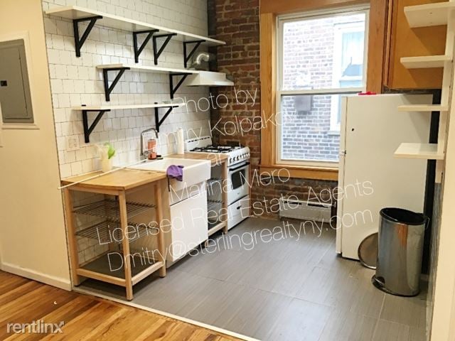 Primary Photo - 2371 28th St