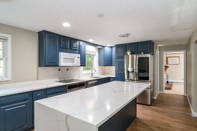 Building Photo - 3 Hickory Ln