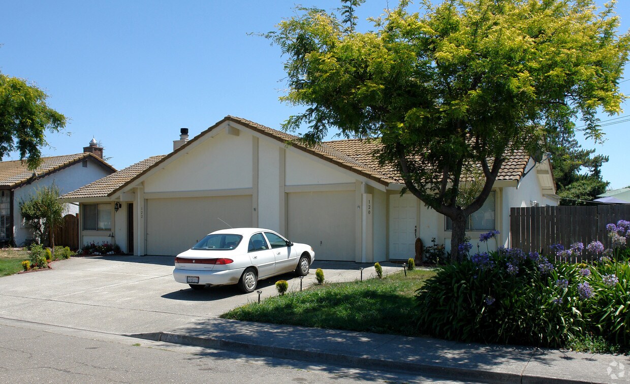 Building Photo - 120 Bond Ave