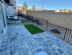 Building Photo - 10920 Rollingford Ave