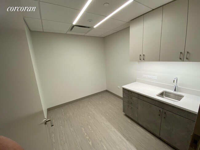 Foto del edificio - 110 E 60th St