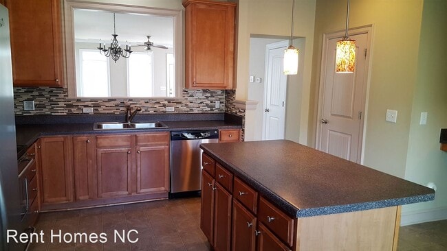 Building Photo - 3 br, 2.5 bath House - 7713 ACC Blvd