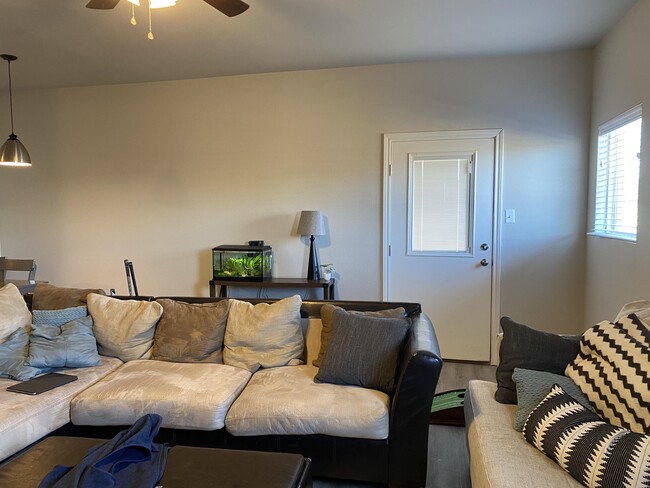 Building Photo - 525 N Chicago Ave