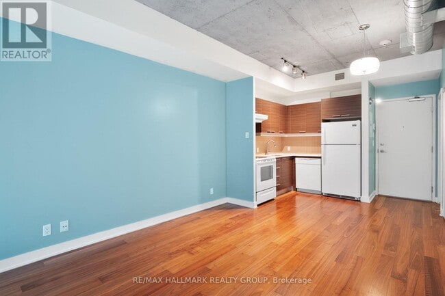 Photo du bâtiment - 354 Gladstone Ave