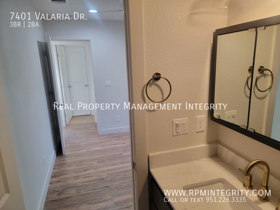 Primary Photo - Stunning, completely remodeled 3-bedroom g...