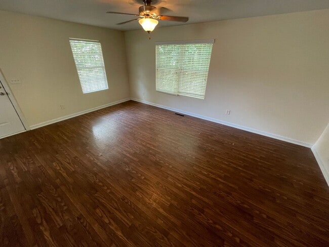 Building Photo - PRE-LEASING FOR AUGUST 2026!