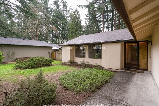 Building Photo - Entertainers Dream! Beautiful Three Bedroo...
