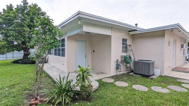 Building Photo - 6915 SW 136th Ct