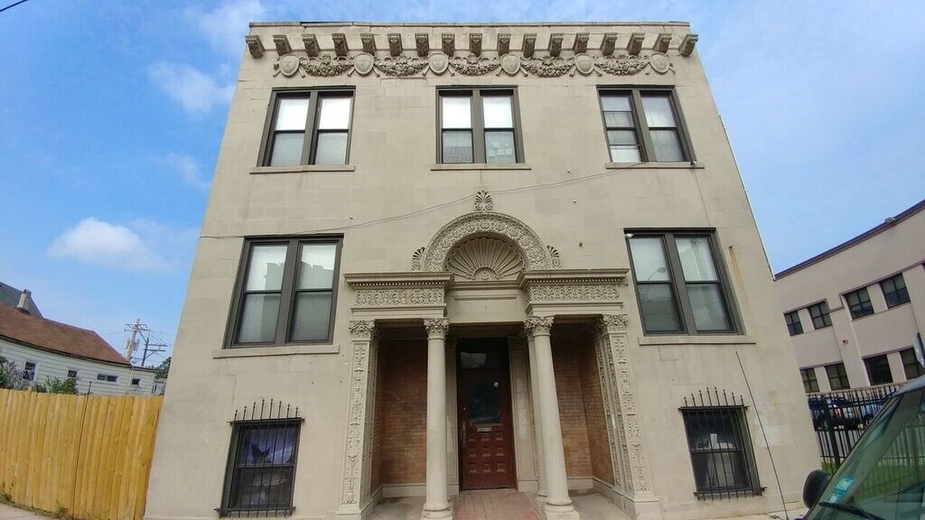 EXTERIOR FRONT - 2434 S Pulaski Rd
