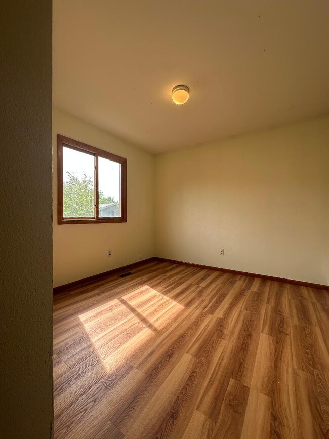 Bedroom 3 - 712 Sir Galahad Dr