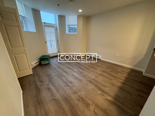 Building Photo - 24 Queensberry St