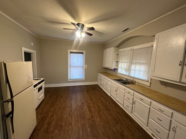 Foto del edificio - 218 Holmes St