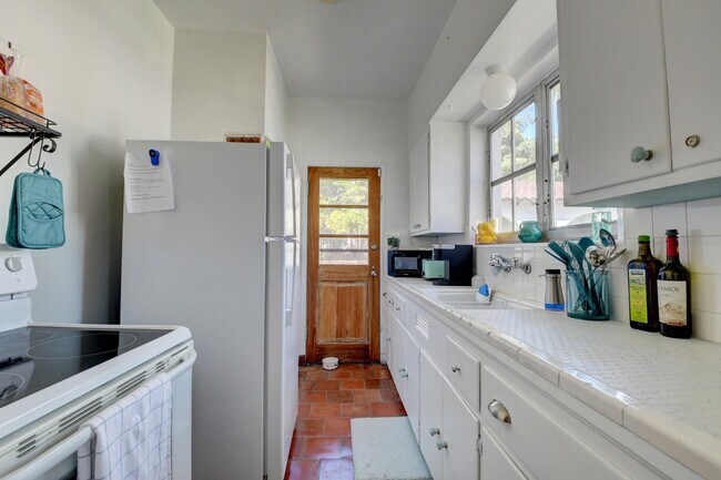 Building Photo - 110 Marine Way