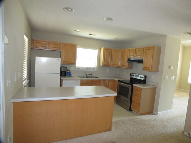 Foto del edificio - End Unit 3 bedroom, 2 bath Townhome in the...