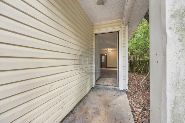 Building Photo - 2339 San Mateo Ct