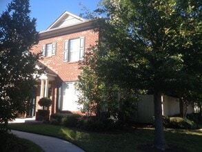 Building Photo - 1049 Farrcroft Way