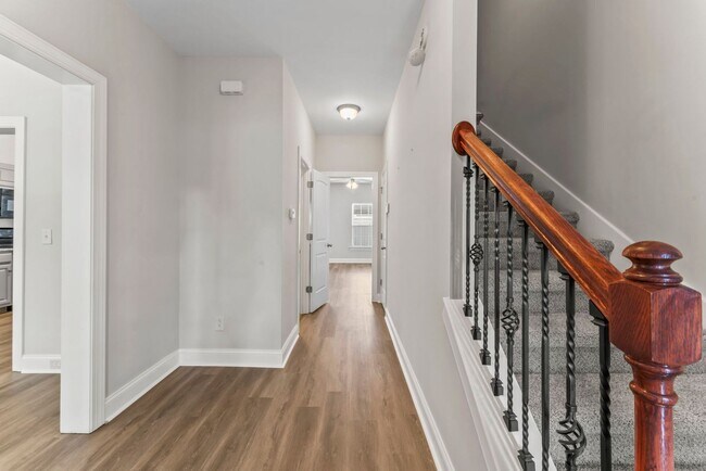 Building Photo - Spacious Townhome in Siegel School Zone – 2 Private Suites & Open Floor Plan!