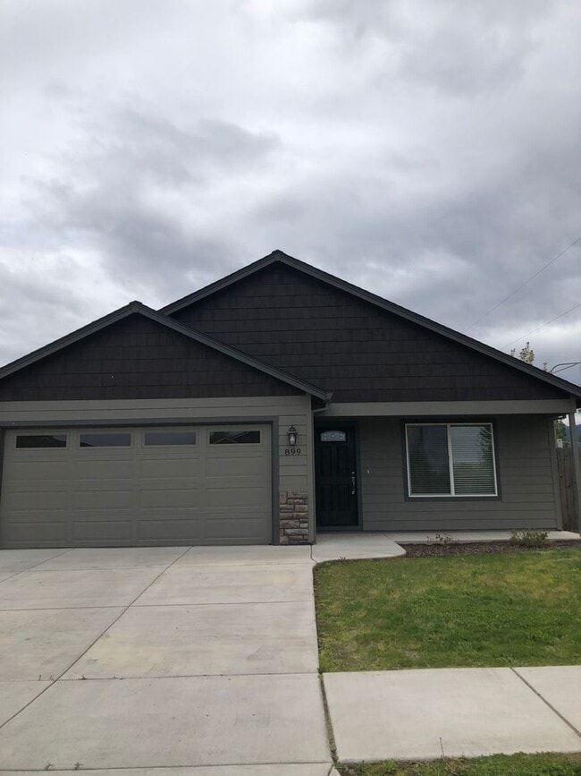 Building Photo - 899 Trinity Way