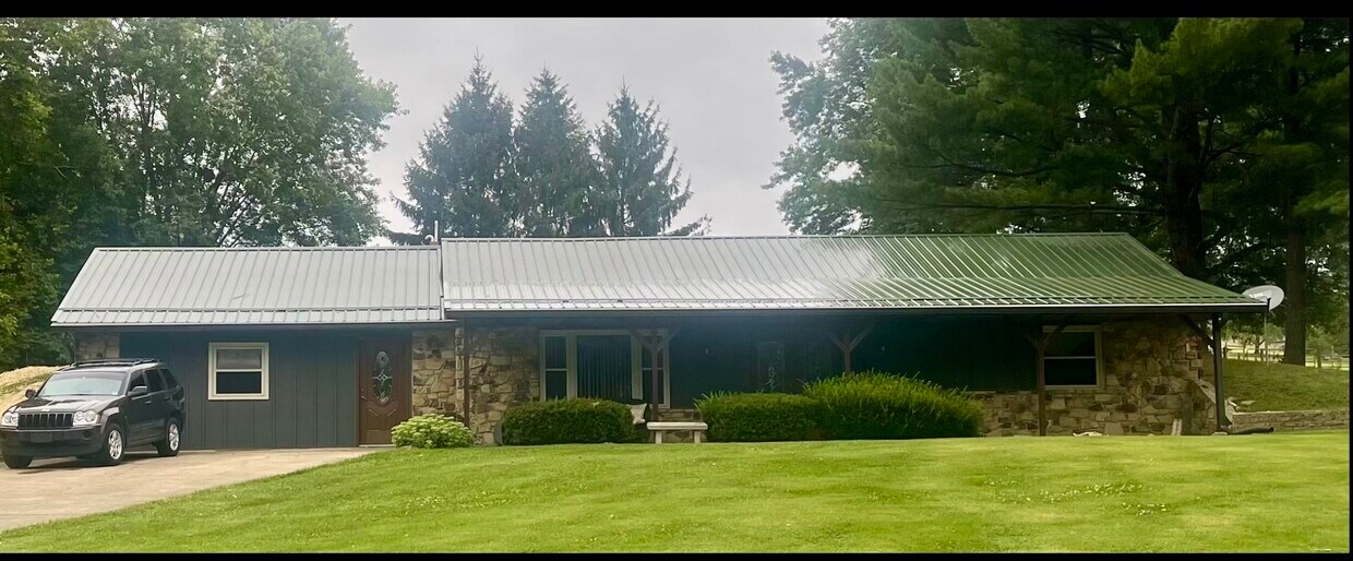 Foto principal - 6200 W Maple Grove Rd
