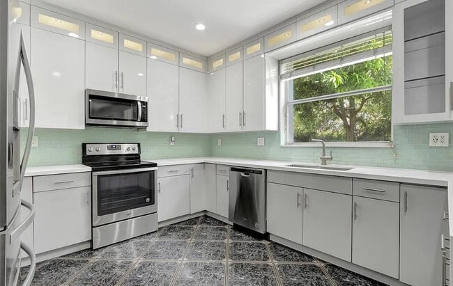 Foto del edificio - 17071 NW 17th St