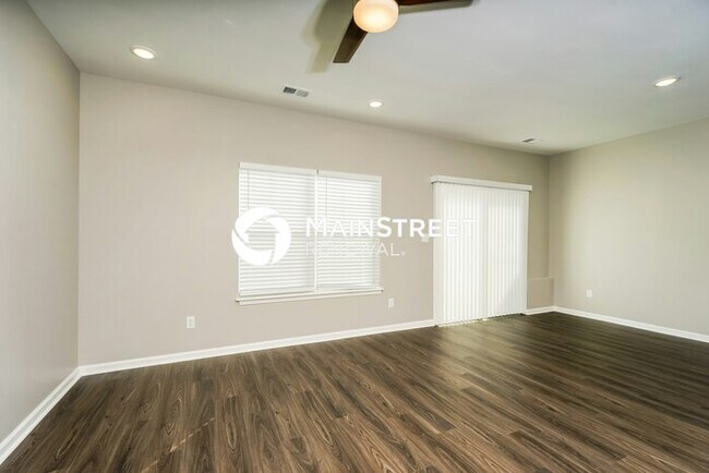 Foto del edificio - 3 Bedroom Pet-Friendly Home in Jeffersonville, IN with Main Street Renewal