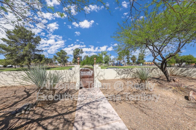 Building Photo - 1014 N 7th Ave